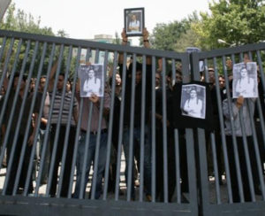 A group of students at the Science and Technology University of Tehran held a rally on Sunday to mourn the death of Kianoosh Asa under torture. Kianoosh Asa, a chemical engineering student at the university, who was kidnapped on June 15, 2009 from the university’s Majidieh dormitory and later killed by Iranian regime’s agents.