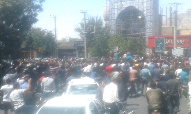 IRAN: Strike, Protest in Isfahan