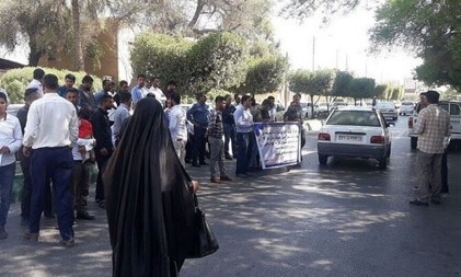 February 2, 2020, a group of workers in Khuzestan province's Water and Wastewater Company rallied in front of the company building to protest their delayed wages February 2, 2020, a group of workers in Khuzestan province's Water and Wastewater Company rallied in front of the company building to protest their delayed wages
