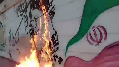 Karaj-Setting-alight-Khameneis-graffiti-on-the-repressive-Basij-center Karaj-Setting-alight-Khameneis-graffiti-on-the-repressive-Basij-center