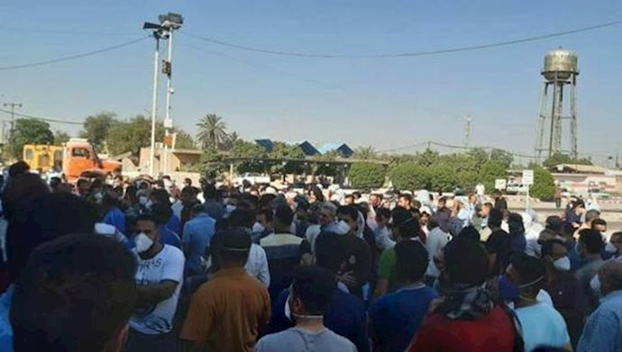 Workers-of-the-Haft-Tappeh-Sugar-Cane-Company-holding-a-protest-gathering-in-Shush-southwest-Iran Workers-of-the-Haft-Tappeh-Sugar-Cane-Company-holding-a-protest-gathering-in-Shush-southwest-Iran