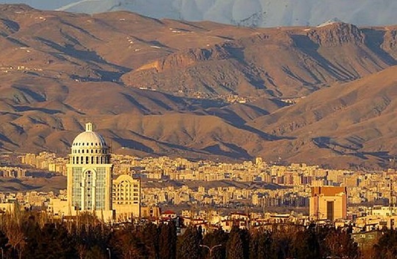 Mehrshahr_karaj_Iran_28102020 Karaj is the capital of Alborz Province, Iran. Qezel Hesar (Ghezel Hesar) prison, the largest state prison in Iran, is situed in Karaj. Reports from inside Iran indicate that a wave of arrests over the past month has increased the already large number of prisoners in this prison