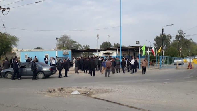 iran-mahshahr-protests-11022021 Mahshahr Petrochemical personnel and workers hold a rally - February 8, 2021