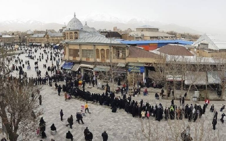 Iran Long lines for purchasing poultry