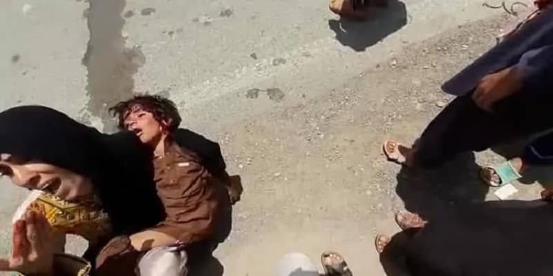 Security-forces-killed-5-years-old-child-Baluchistan The mother of Meisam Narouie, a Baluch child killed by Iran's security forces, holds his lifeless body.