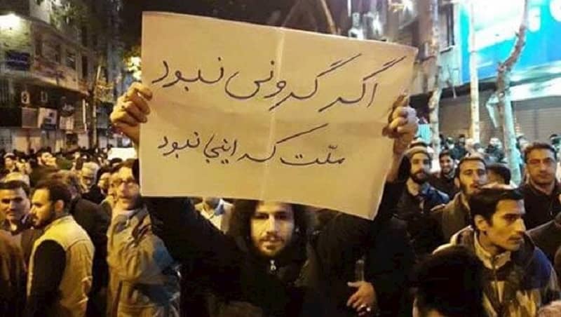 protests-iran-man-holding-board protests-iran-man-holding-board