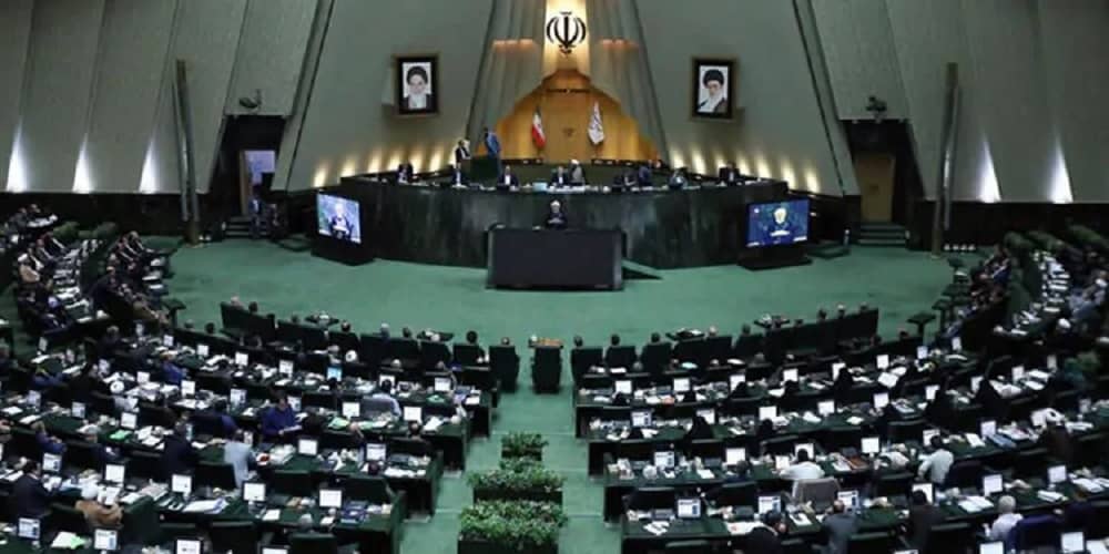 Iran-parliament-taking-action-on-new-bill-to-ban-foreign-messengers-1 Iran-parliament-taking-action-on-new-bill-to-ban-foreign-messengers- (1)