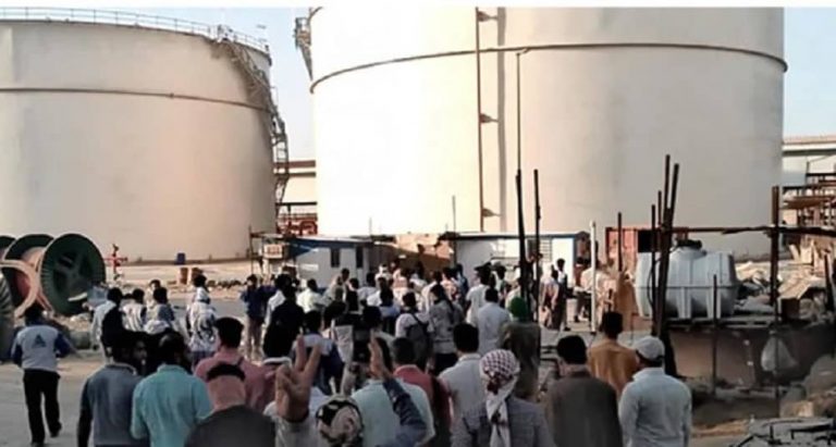 Oil-worker-protest