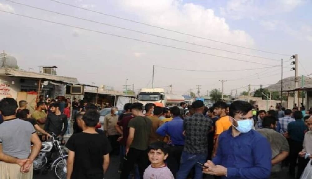 iran-izeh-blocking-road-17072021 iran-izeh-blocking-road-17072021
