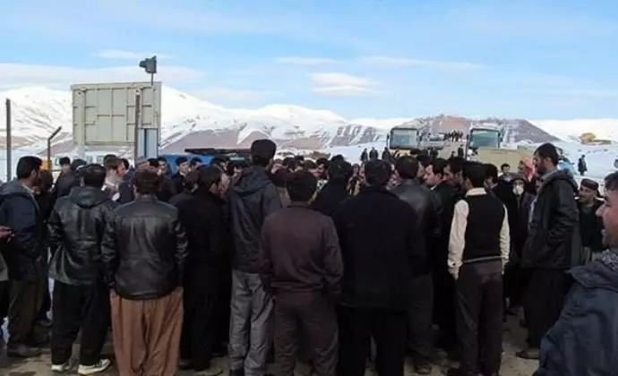 Workers-of-the-Aq-Dareh-gold-mine-in-the-Takab-City Workers-of-the-Aq-Dareh-gold-mine-in-the-Takab-City