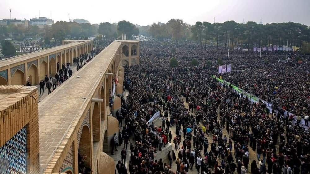 iran-isfahan-zayandehrud-protests-2021-min iran-isfahan-zayandehrud-protests-2021-min