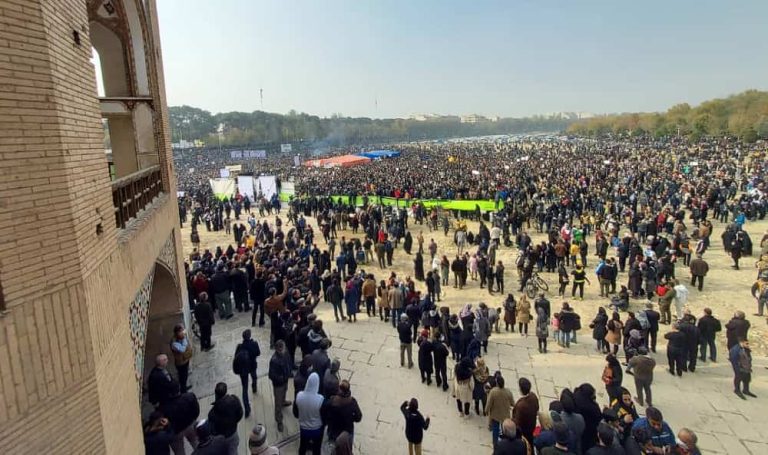 iran-isfahan-zayenderrud-protests-20112021-min
