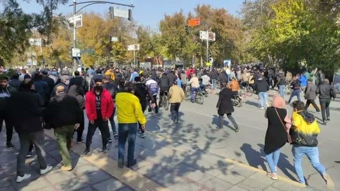 isfahan-protests-crowd isfahan-protests-crowd