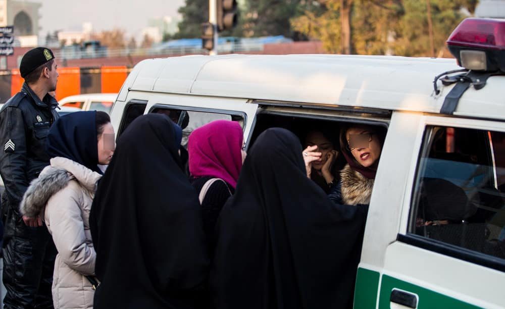 iran-crackdown-women-e1649961821310 iran-crackdown-women-e1649961821310