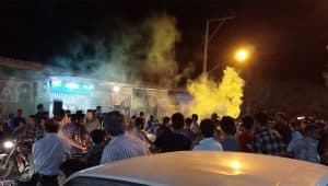 abadan-metropol-building-protests-may-30 abadan-metropol-building-protests-may-30
