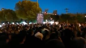 abadan-metropol-tower-protests-may-27 abadan-metropol-tower-protests-may-27