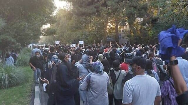 iran-protests-mahsa-e1665148677608 iran-protests-mahsa-e1665148677608