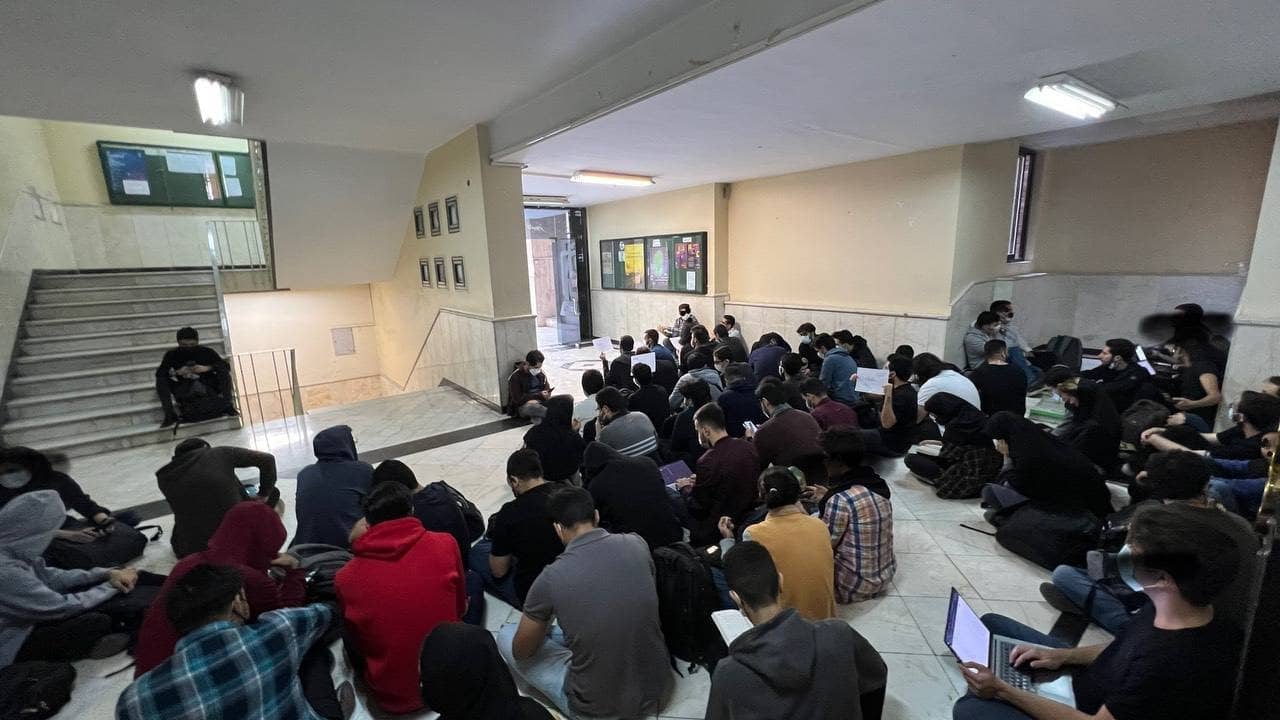 iran-uprising-university-sitin iran-uprising-university-sitin