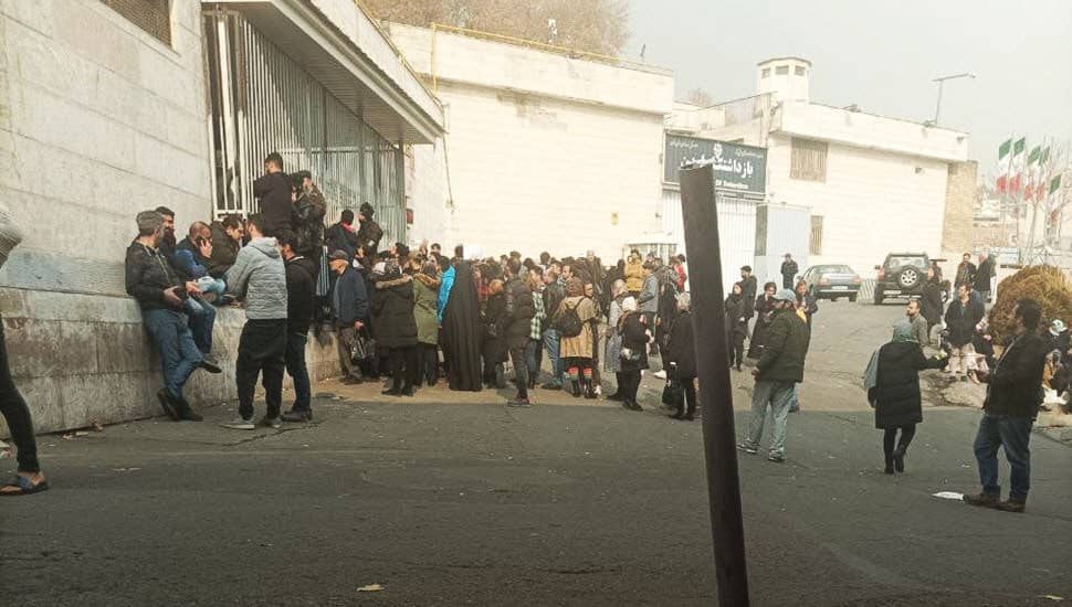 iran-evin-families-gathered