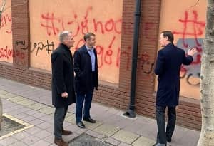 iran tehran uk embassy slogan (1) iran tehran uk embassy slogan (1)