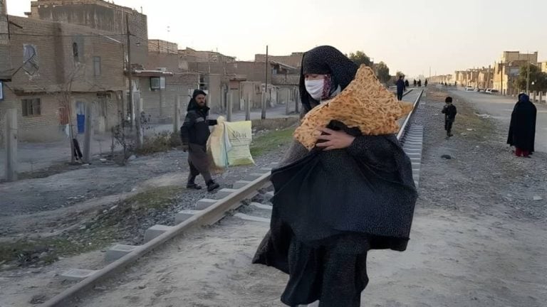 iran-poverty-women-bread