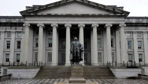 The U.S. Treasury Building and the statue of Albert Gallatin in Washington, D.C. Photo: Library of Congress / Public Domain via Wikimedia Commons