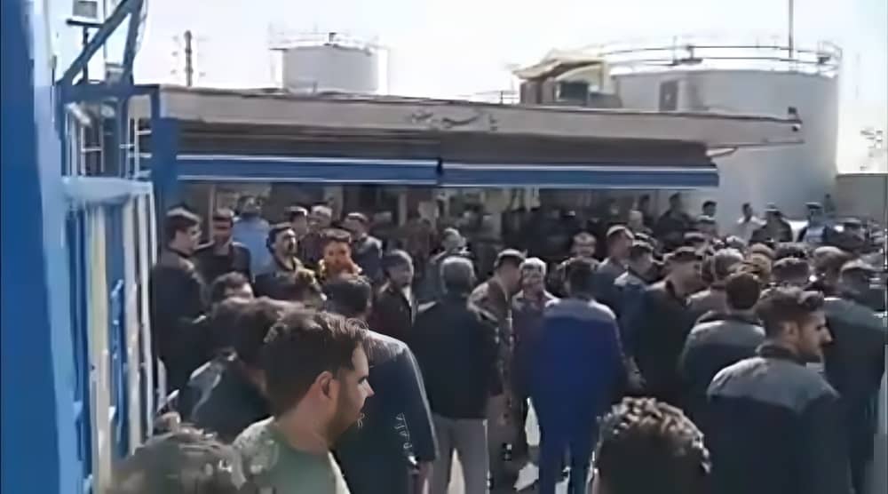 Workers from Mina Glass Factory, affiliated with the regime-controlled Mostazafan Foundation, protest in Qazvin, central Iran, March 15, 2025