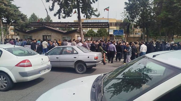 Zanjan, April 28, 2025 — Protest by Vanak Zangan Housing Cooperative members outside the governor’s office over unresolved claims