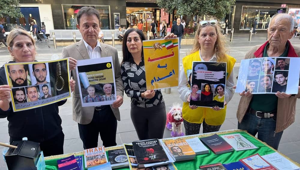Supporters of the Iranian Resistance in Sydney, Australia, held a bookstand on April 11, 2025