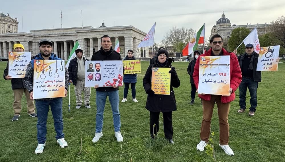 Supporters of the Iranian Resistance in Vienna, Austria, held a bookstand on April 10, 2025