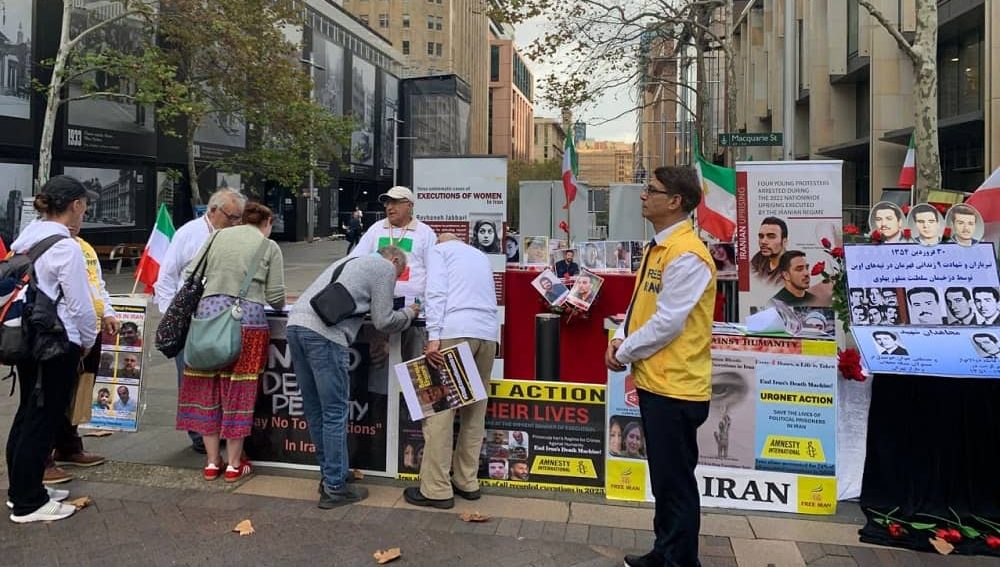 Supporters of the Iranian Resistance in Sydney, Australia, held a bookstand on May 15, 2025