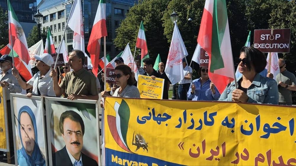 Oslo, Norway — Supporters of the Iranian Resistance protest outside the Norwegian Parliament against the execution of political prisoners — August 16, 2025