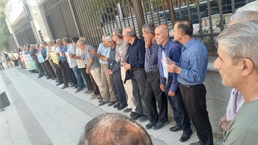 Kermanshah – Retirees’ protest gathering in front of the Social Security Organization – Sunday, September 7, 2025