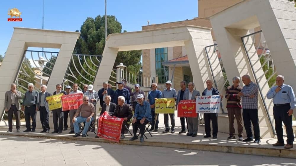 Protest rally by retirees of the Telecommunications Company of Iran (TCI) in Zanjan—September 22, 2025