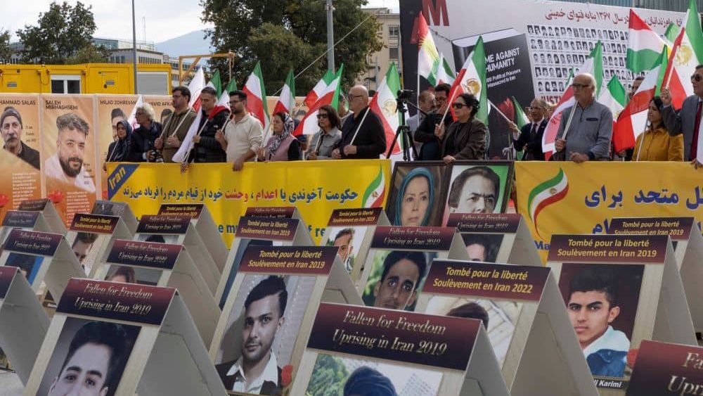 Iranian Resistance Supporters Rally Outside UN in Geneva to Protest Executions in Iran