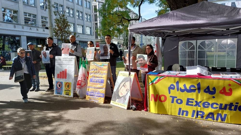 Supporters of the Iranian Resistance held a bookstand in Zurich, Switzerland, on October 21, 2025
