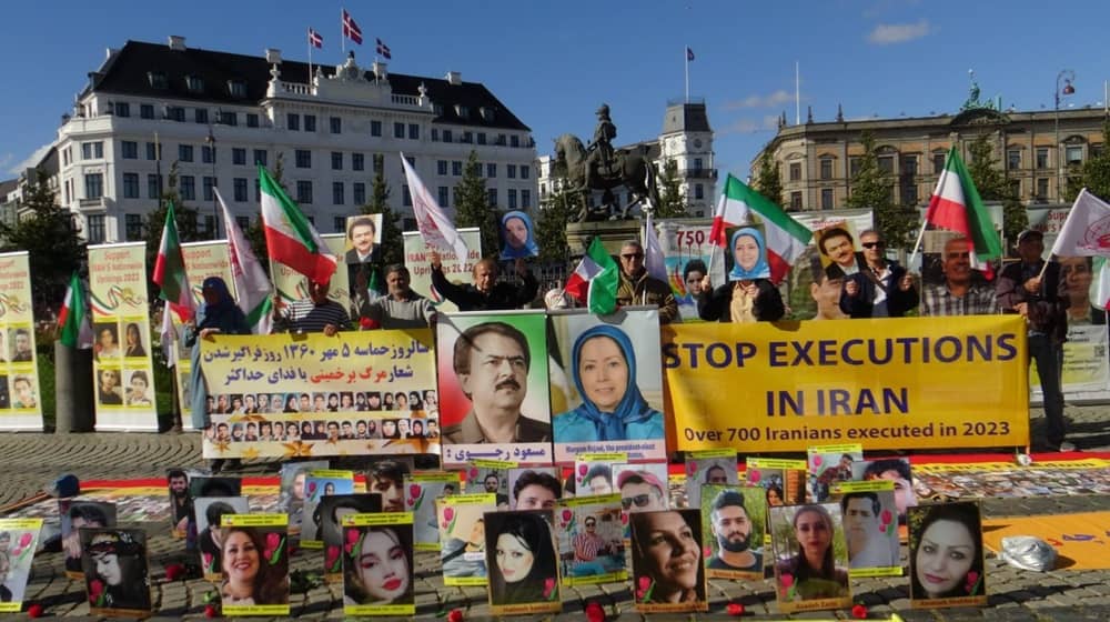 Supporters of the Iranian Resistance held a rally in Copenhagen, Denmark, on September 29, 1015