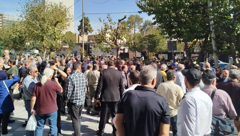Tehran – Retired Bank Melli employees held a protest on October 27, 2025