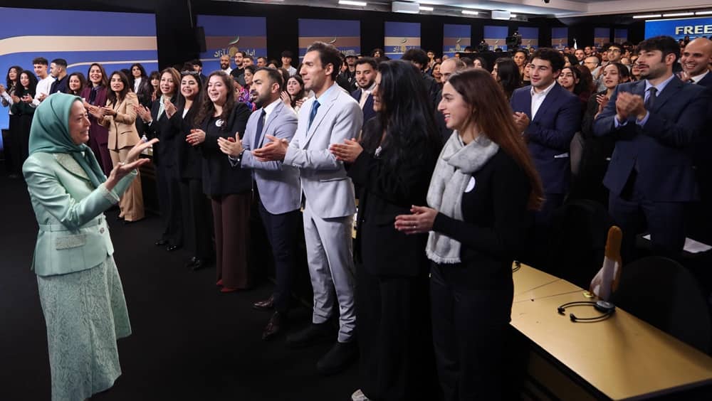 Maryam Rajavi welcomes attendants of Free Iran 2025 Youth Gathering in Paris— October 25, 2025