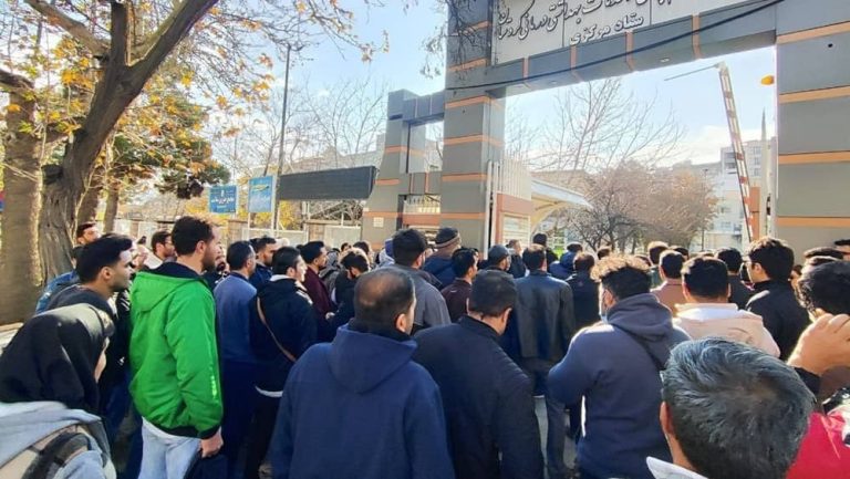 Sanandaj nurses protest outside Kurdistan University of Medical Sciences’ HR building—December 13, 2025