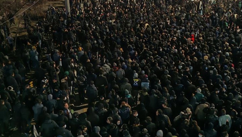 Protesting Iranian people demanding regime change