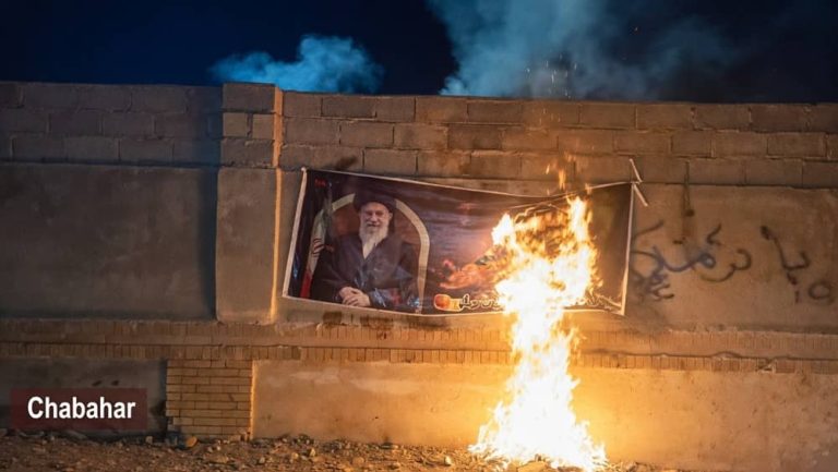 Chabahar, southeastern Iran – A large portrait of the slain Supreme Leader Ali Khamenei burns during a fiery protest operation by PMOI/MEK Resistance Units,