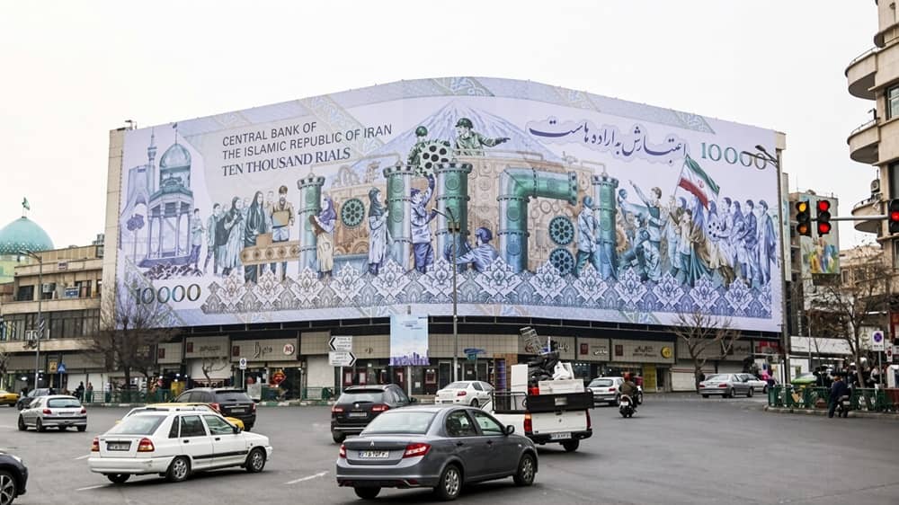Giant mural of a 10,000 Rial banknote covering a building facade in Vali Asr Square, Tehran