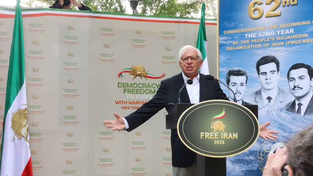 Senator Robert Torricelli addresses a rally in New York on September 22, 2026, to protest the presence of the Iranian regime’s delegation at the UN General Assembly