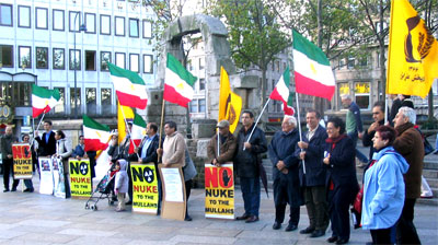 Supporters of the Iranian Resistance demonstrating in Cologne