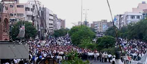 Iran: Anti-government protests turn violent following publication of a cartoon
