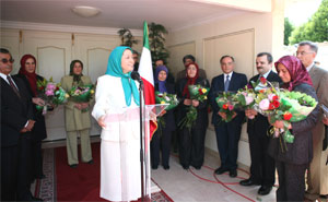 MR-Auvers2-June16 Maryam Rajavi celebrating removal of judicial restrictions at her residence