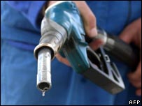 oil-pump Iran calls halt to petrol imports
