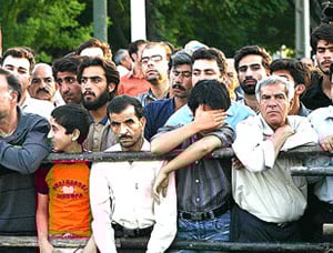 execution-public-2 Execution: A young man hanged in public in Shiraz, Iran