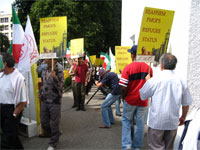 Geneva-sitin-2 Sit-in in defense of Iranian Mojahedin's rights in Iraq enters its third week in Geneva